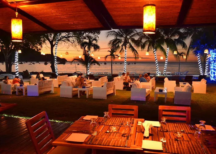 Café De Playa Front Hotel Coco