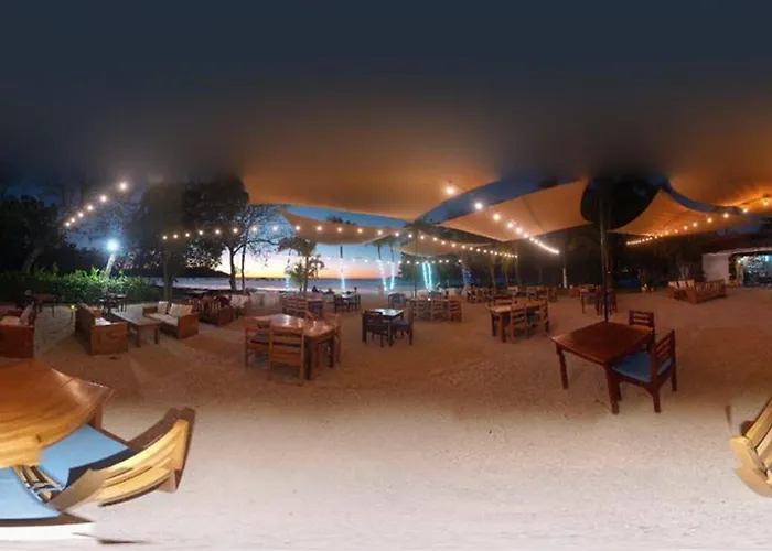 Café De Playa Front Hotel Coco